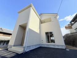 奈良・大阪・滋賀の不動産はフォステールにお任せください ■限定1区画■畳コーナー付き3LDK■全居室南向き■並列駐車2台可■シューズインクロークがあり、散らかりがちな玄関もスッキリ◎